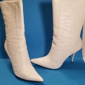 #16 white crinkle look boot